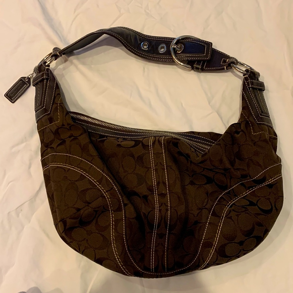 Original Coach shoulder bag in brown.